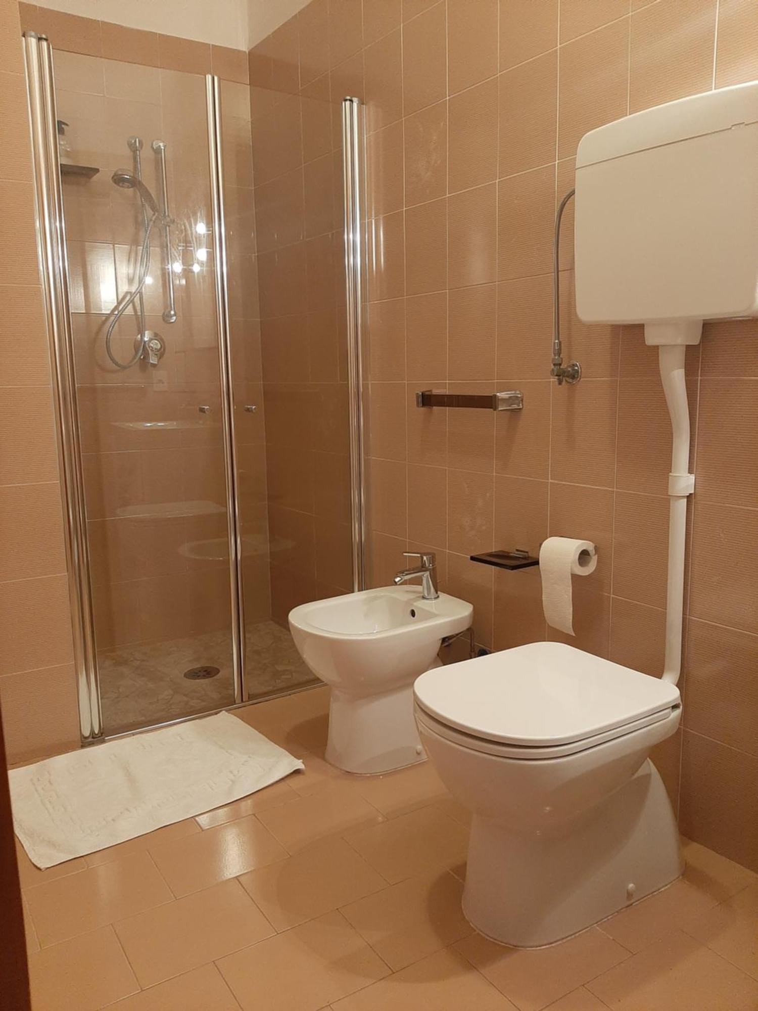 Camere Porto Vecchio Con Parcheggio A Pochi Passi Dal Castello Malcesine Quarto foto